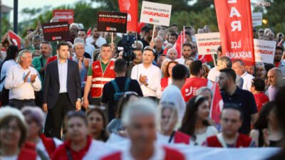 CHP’liler, geçim, özgürlük, adalet ve seçim talepleriyle Silivri’de yürüyüş yaptı.