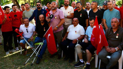 Türkiye'nin 81 ilinden Ankara'ya gelerek rütbe ayrımı olmaksızın eşit özlük