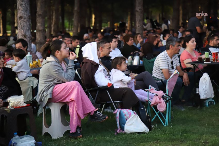 Eskişehir Büyükşehir Belediyesi'nin Aktif Yaşam Parkı'nda düzenlediği Açık Hava Sinema