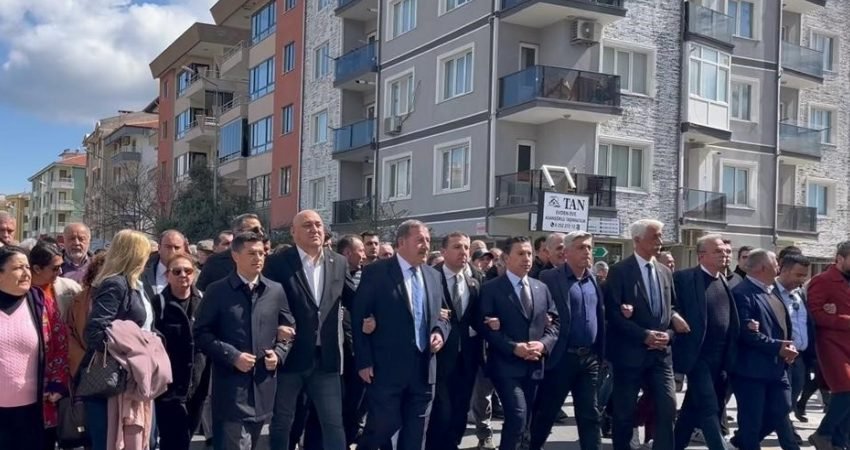 İstanbul Büyükşehir Belediye Başkanı Ekrem İmamoğlu'nun gözaltına alınmasının ardından izinsiz