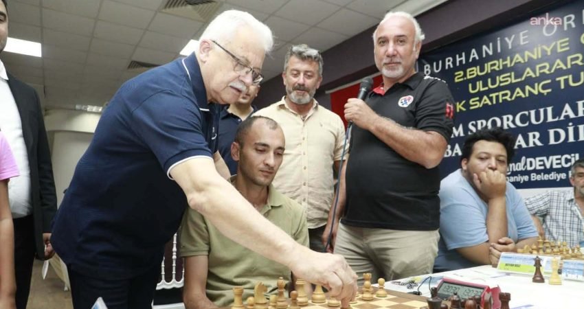 Burhaniye Belediyesi ev sahipliğinde düzenlenen 2. Burhaniye-Ören Uluslararası Açık Satranç