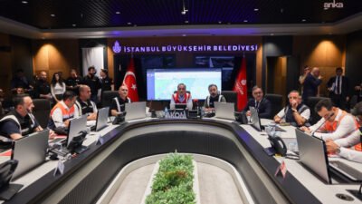 İBB Başkanvekili Nuri Aslan, beklenen sağanak yağışla ilgili AKOM’u ziyaret