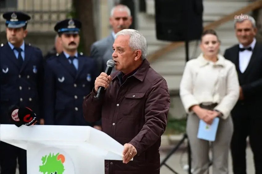 Mamak Belediye Başkanı Veli Gündüz Şahin, CHP'den istifa ettiğini açıkladı.