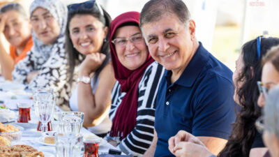 İzmir Büyükşehir Belediye Başkanı Cemil Tugay, Bornova’daki Meriç Mahalle Bostanı'nda