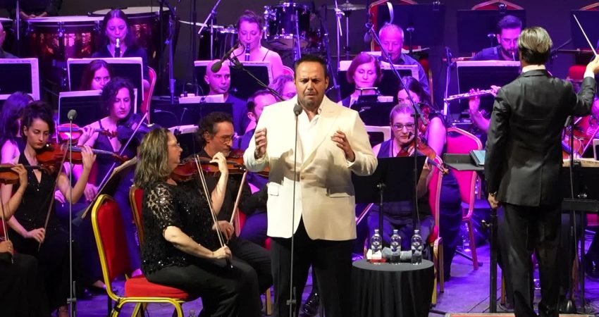 Uluslararası Bursa Festivali’nin 64’üncüsü, dünyaca ünlü Türk Tenor Murat Karahan’ın