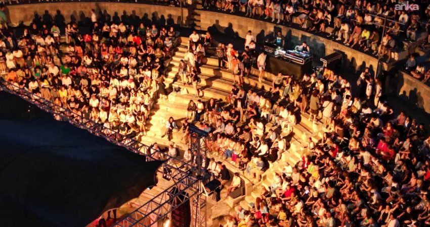 Bergama Tiyatro Festivali, 7-9 Ağustos tarihleri arasında yedinci kez düzenlenecek.