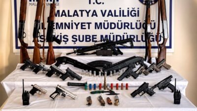 Malatya'da sosyal medya platformları ile kamuya açık alanlarda silah teşhirinde