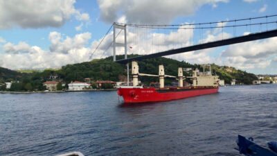 Kıyı Emniyeti Genel Müdürlüğü (KEGM), İstanbul Boğazı'nda demir cevheri yüklü