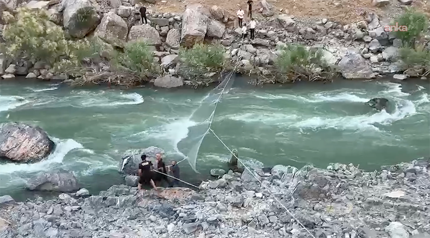 Şırnak'ın Beytüşşebap ilçesinde balık tutmak için gittiği Habur Çayı'nda akıntıya