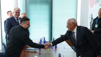 Avrupa Birliği (AB) Konseyi Başkanı Antonio Costa ve Ukrayna Devlet