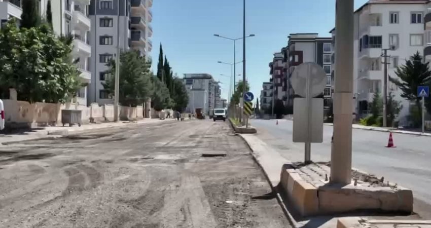 Adıyaman Belediyesi, 3. Çevre Yolu'ndaki yenileme ve asfaltlama çalışmalarını çift