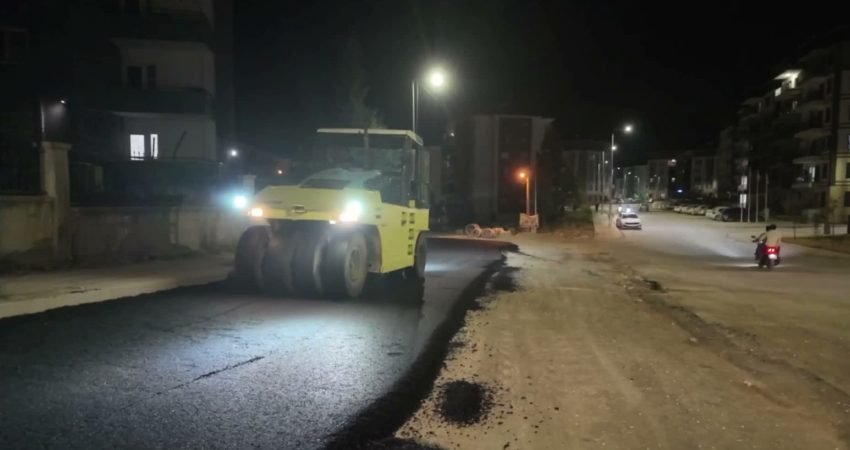 Adıyaman Belediyesi Fen İşleri Müdürlüğü ekipleri Mara ve Musalla mahallelerinde
