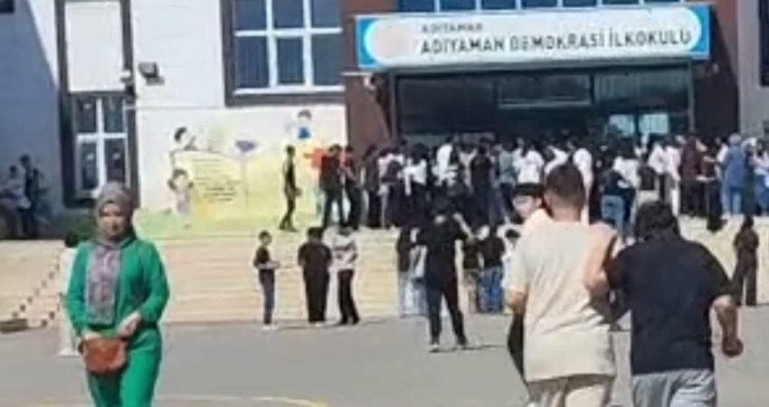 Adıyaman'da aynı sınıfta okuyan Kerem Polat ve Kerem Tuncel, LGS'de