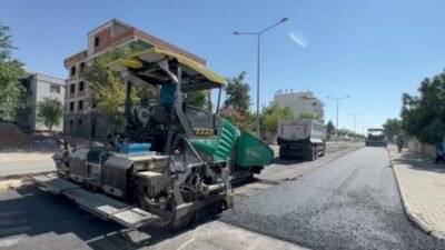 Adıyaman Belediyesi Fen İşleri Müdürlüğü ekipleri, kent genelinde ulaşım konforunu