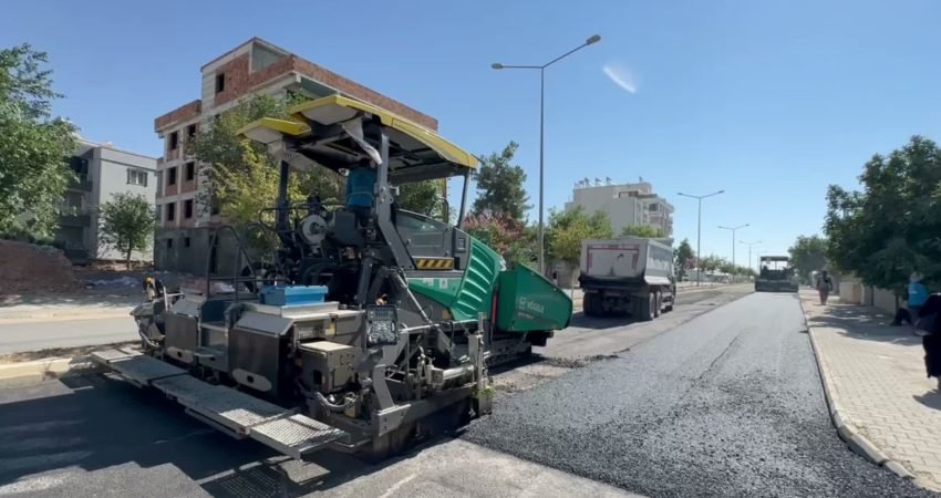 Adıyaman Belediyesi Fen İşleri Müdürlüğü ekipleri, kent genelinde ulaşım konforunu