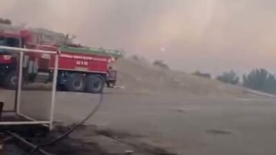 Adıyaman'ın Küçükkırıklı Köyü yakınlarında çıkan ve rüzgârın etkisiyle geniş bir