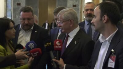 Gelecek Partisi Genel Başkanı Ahmet Davutoğlu, CHP Grup Başkanı Özel'in