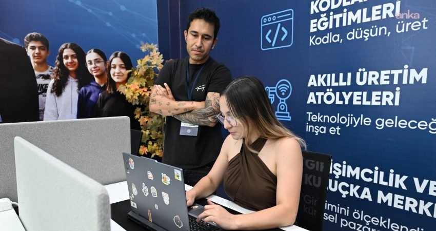 Manisa Büyükşehir Belediyesi tarafından gençlerin teknoloji alanında kendilerini geliştirmeleri amacıyla