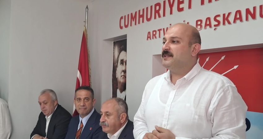 CHP Mersin Milletvekili Ali Mahir Başarır, CHP Artvin İl Başkanlığı'nı ziyaret