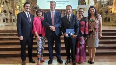 Almanya'da yaklaşık 50 yıldır hekimlik yapan ortopedi ve travmatoloji uzmanı