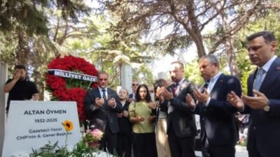 Eski CHP Genel Başkanı gazeteci-yazar Altan Öymen, vefatının yıl dönümünde Zincirlikuyu’daki