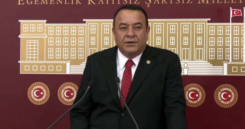 Ankara Milletvekili Adnan Beker, CHP'den istifa ettiğini açıkladı. Beker, "Bağımsız