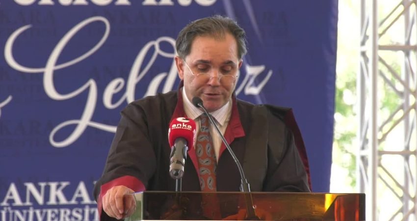 Ankara Üniversitesi İletişim Fakültesi'nin 2025-2026 yılı mezuniyet töreni yapıldı. Ankara