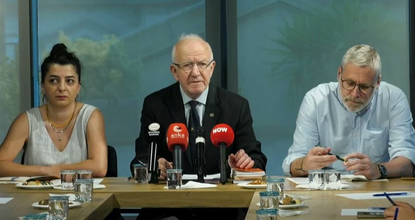Silivri'de görülen İBB Davası'nda dün yaşananlarla ilgili İstanbul Barosu'nda düzenlenen