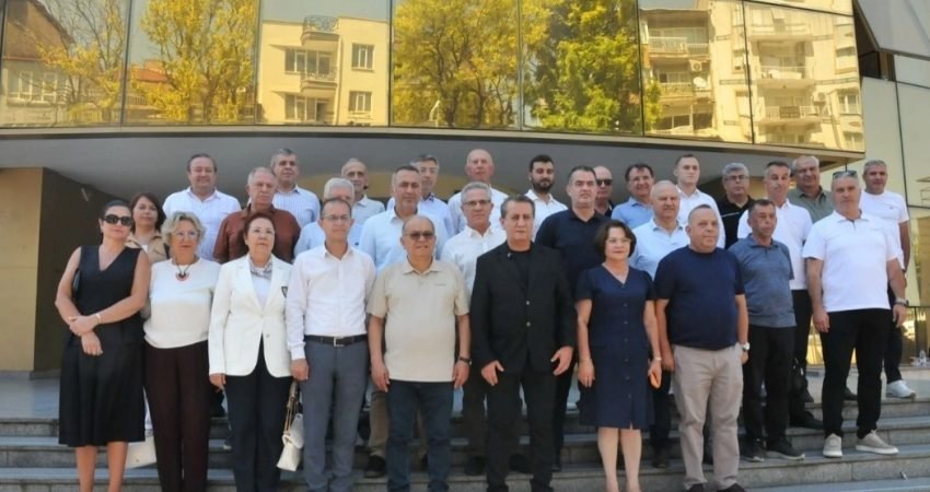 Aydın'da, aralarında ilçe belediye başkanlarının da bulunduğu 10 yerel yönetici,