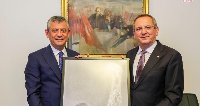 Ayvalık Belediye Başkanı Mesut Ergin, CHP Grup Başkanı Özgür Özel'i