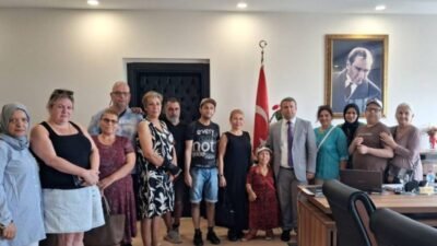 Birlik Ortopedik Engelliler Derneği (BOED) yöneticileri ile üyeleri, Ayvalık Kaymakamı