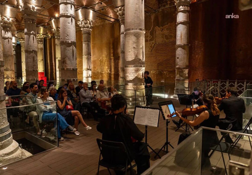 Şerefiye Sarnıcı’nda “Derinden Gelen Sesler” konser serisi devam ediyor Yaklaşık 1600 yıllık geçmişiyle İstanbul’un önemli tarihi yapıları arasında yer