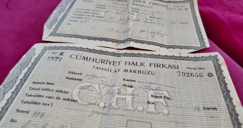 Ailesinin 1938 yılında Cumhuriyet Halk Fırkası’na yaptığı bağışlara ait makbuzları