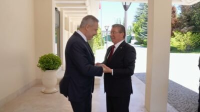 Dışişleri Bakanı Hakan Fidan, KKTC Başbakanı Ünal Üstel ile bir