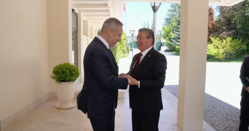 Dışişleri Bakanı Hakan Fidan, KKTC Başbakanı Ünal Üstel ile bir