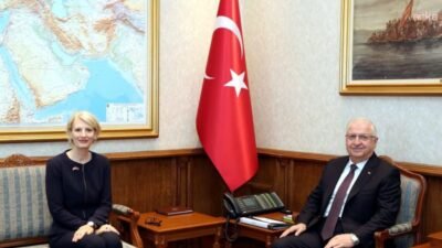 Milli Savunma Bakanı Yaşar Güler, veda ziyaretinde bulunan Birleşik Krallık'ın