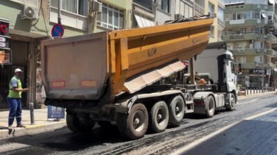İzmir Büyükşehir Belediyesi kentin ana arterlerinde gerçekleştirdiği yol yenileme çalışmalarına