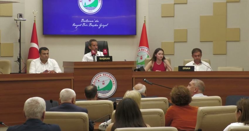 Balçova Belediye Başkanı Onur Yiğit’in görevden uzaklaştırılmasının ardından Balçova Belediye