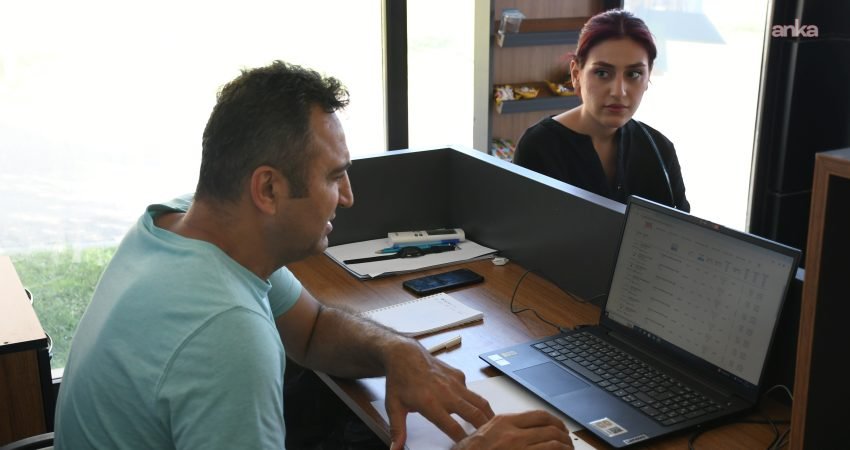 Balıkesir Büyükşehir Belediyesi, alanında uzman eğitimcilerle birlikte gençlere üniversite tercihinde
