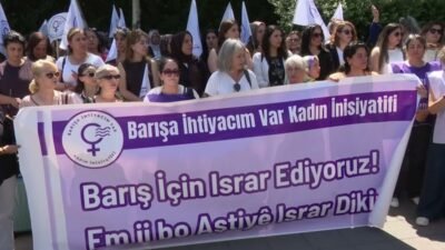 Barışa İhtiyacım Var Kadın İnisiyatifi tarafından, terör örgütü PKK'nın silah yakma