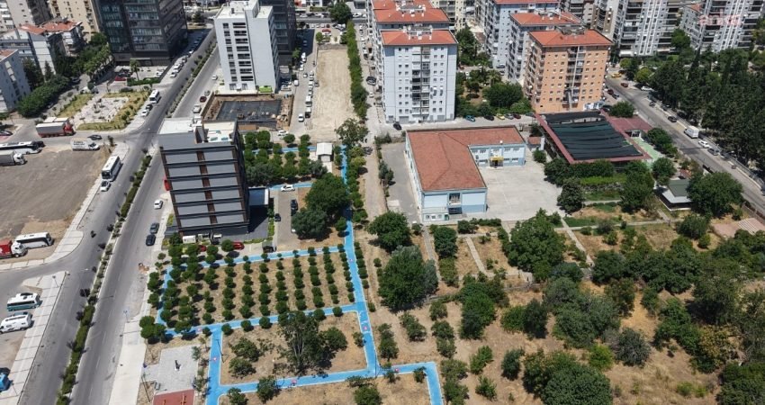 Bayraklı Belediyesi, Soğukkuyu Mahallesi’nde yapımını tamamladığı Mehmet Ali Sarızeybekler Parkı