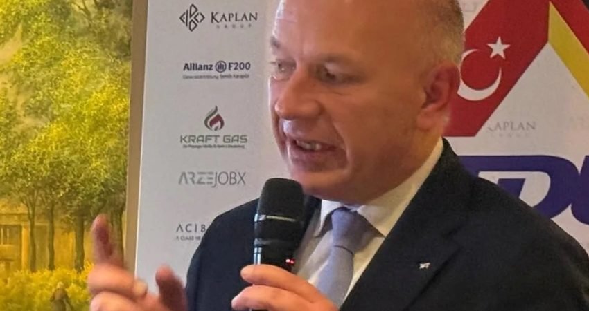 Berlin Eyalet Başbakanı Kai Wegner, devlet okullarında İslam din derslerinin