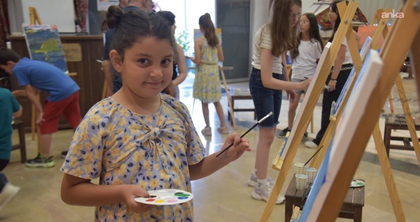 Bilecik Belediyesi'nin çocuklara yönelik ücretsiz kültür ve sanat atölyeleri düzenlediği
