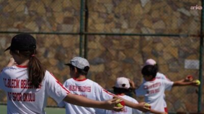 Bilecik Belediyesi'nin Yaz Spor Okulları'nda yüzlerce çocuk dört farklı branşta