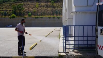 Bilecik Belediyesi, son günlerde farklı illerde görülen çekirge hareketliliğine karşı