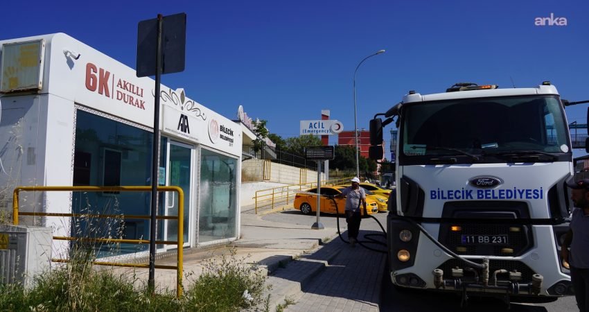 Bilecik Belediyesi tarafından şehrin birçok noktasında yer alan  bekleme duraklarında