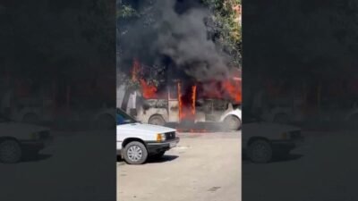 Bilecik'te park halindeki minibüste çıkan yangın ekiplerin müdahalesi sonucu söndürüldü.