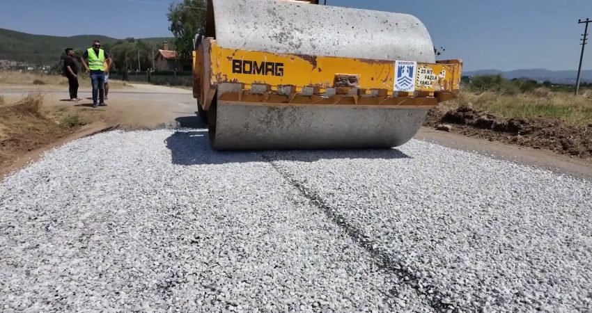 Bodrum Belediyesi Fen İşleri Müdürlüğü ekipleri, ilçe genelinde ulaşım altyapısını güçlendirmek