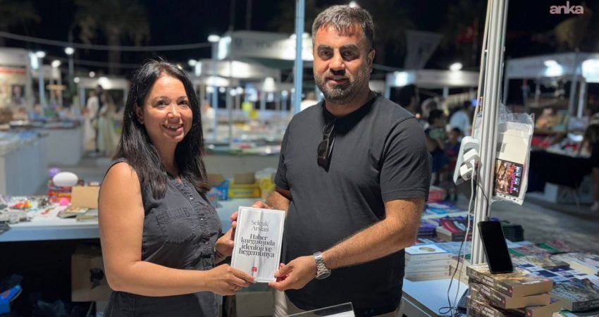 Bodrum'un Turgutreis Mahallesi'nde YAYDER tarafından düzenlenen Kitap ve Edebiyat Fuarı'nın