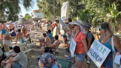 Muğla’nın Bodrum ilçesinde Gümüşlük Forum üyeleri, kıyıların kamusal niteliğinin korunmasına